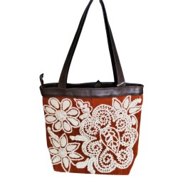 Sac à main en laine brodée